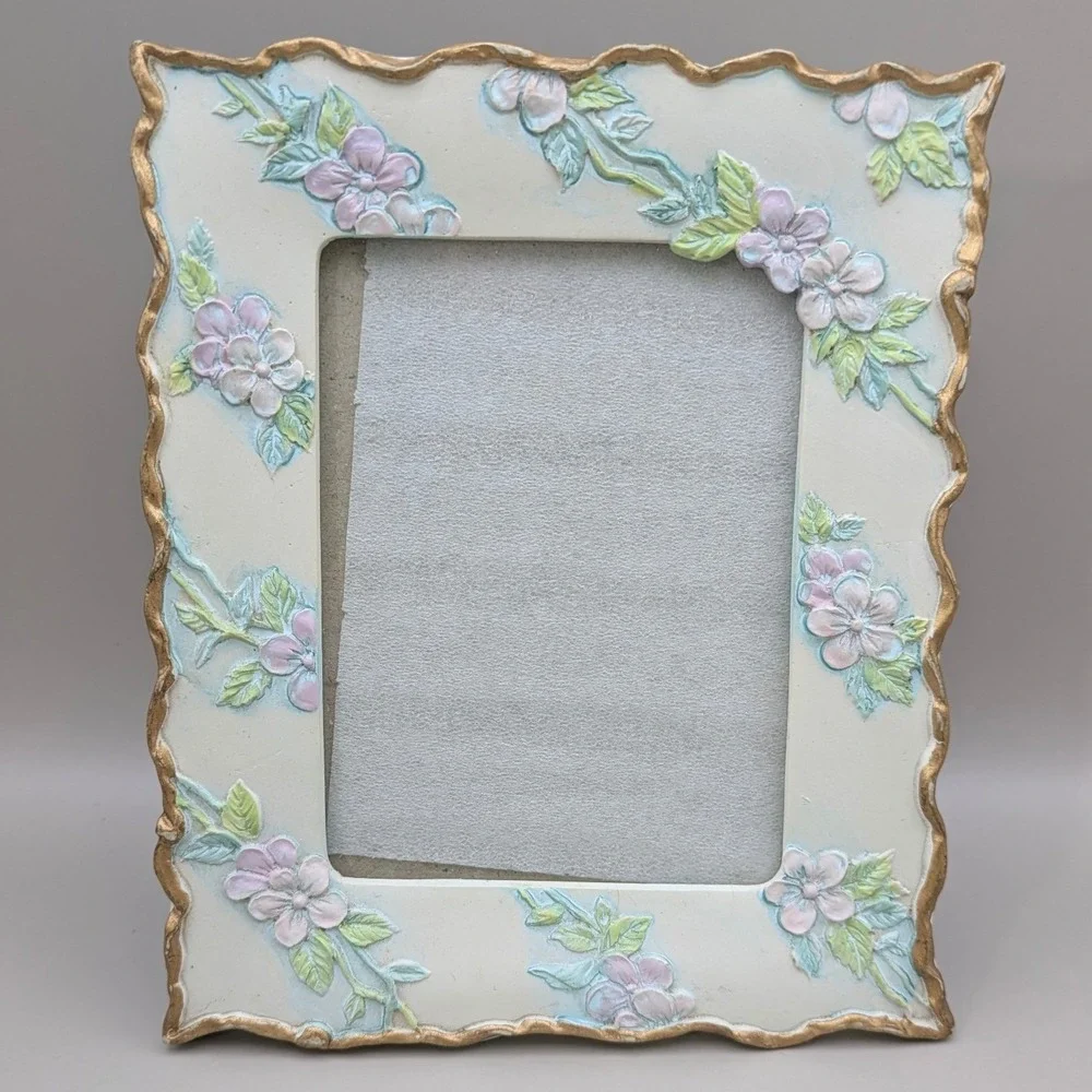 Cream 4x3 Tabletop Picture Frame - Pastel Floral Gold Trim
